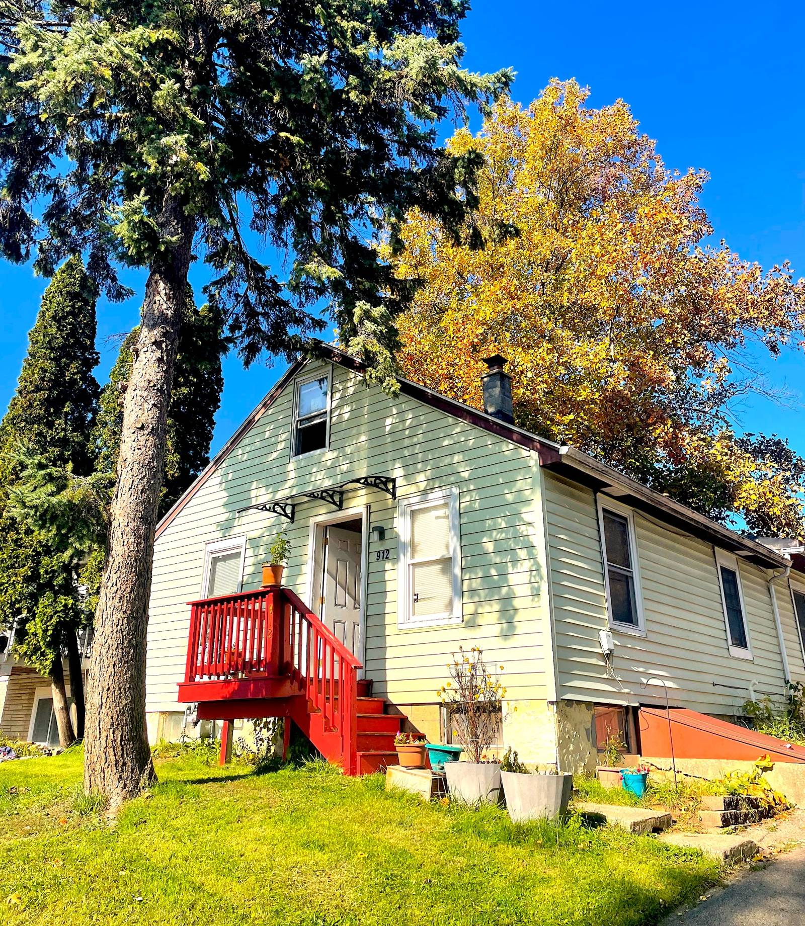 Front view of 854 Dane Street, Madison WI